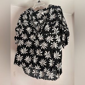 Woman’s button up shirt, size 1x